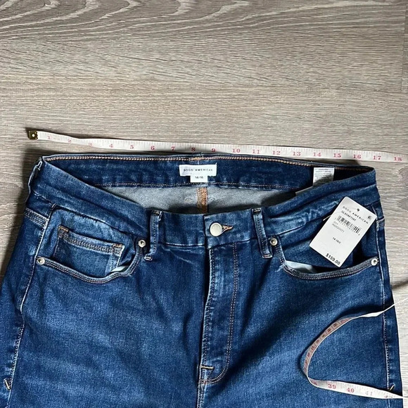 NEW Good American Good Legs Straight Jeans - Picture 6 of 12